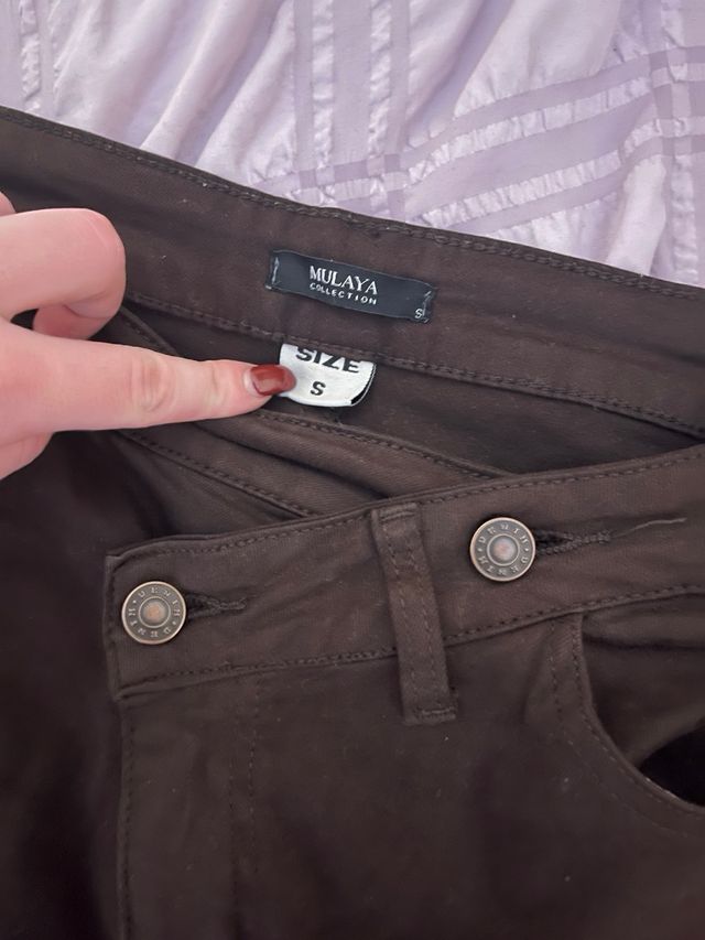 Pantalón Marrón Elegante y Cómodo