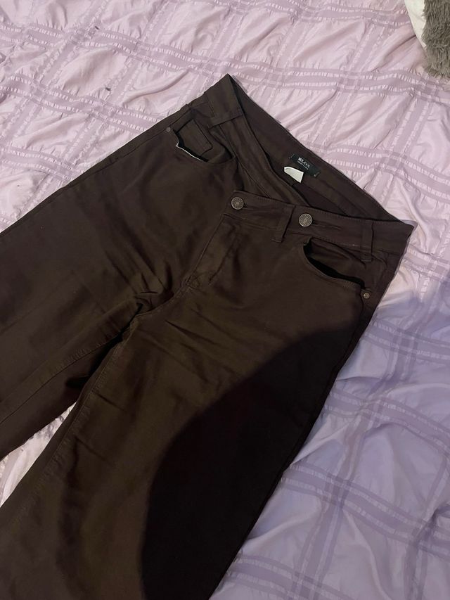 Pantalón Marrón Elegante y Cómodo