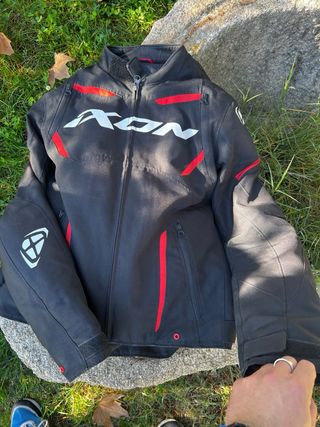 Chaqueta Moto IXON Negra y Roja