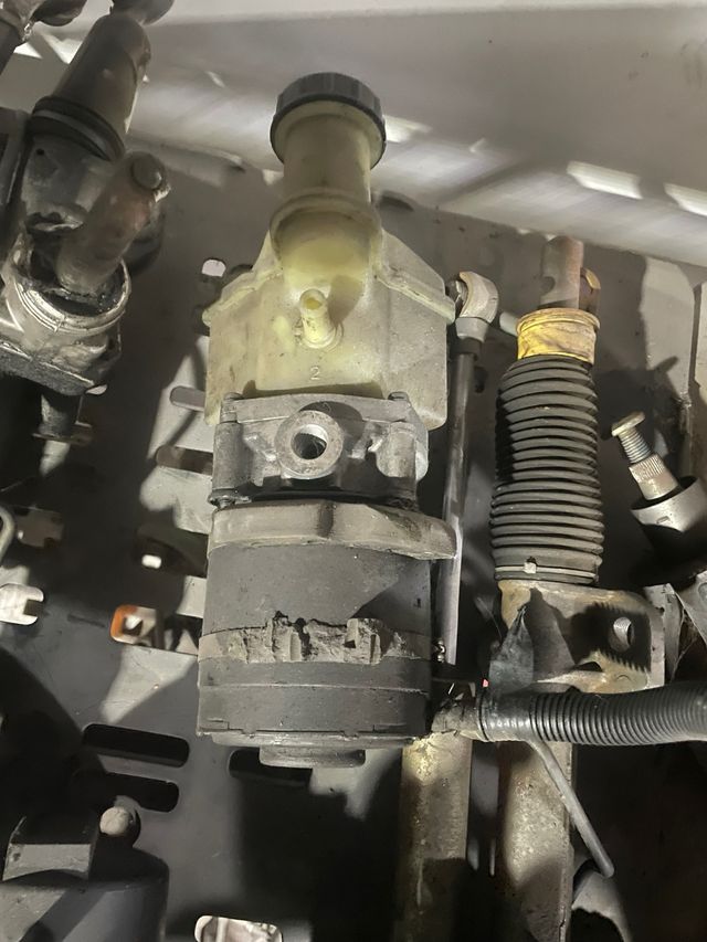 Bomba dirección y cremallera PSA