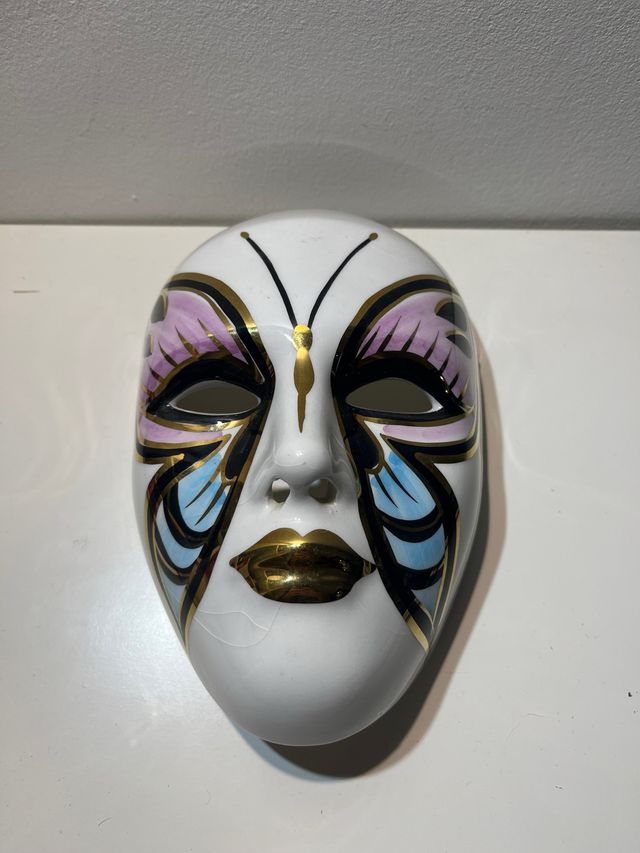 Máscara cerámica mariposa dorada