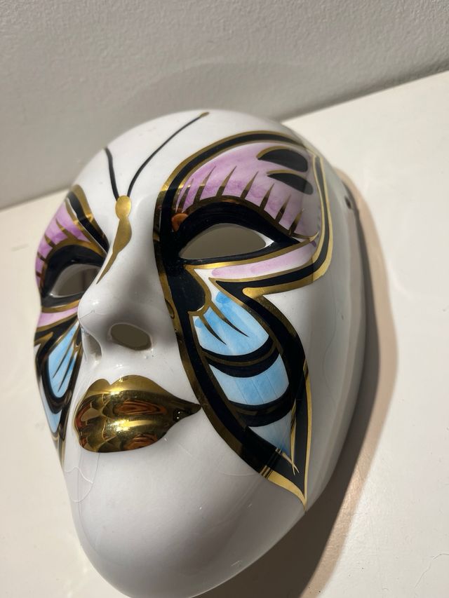 Máscara cerámica mariposa dorada