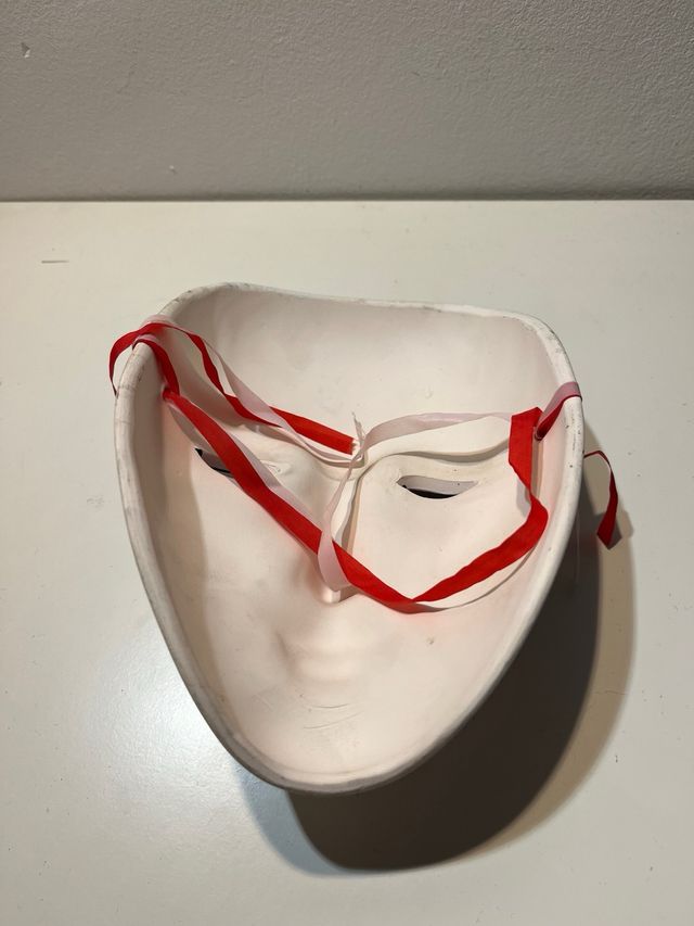 Máscara cerámica decorada