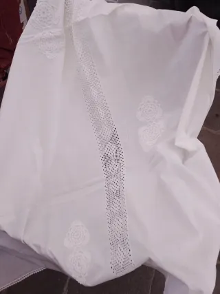 Tovaglia ricamata a mano