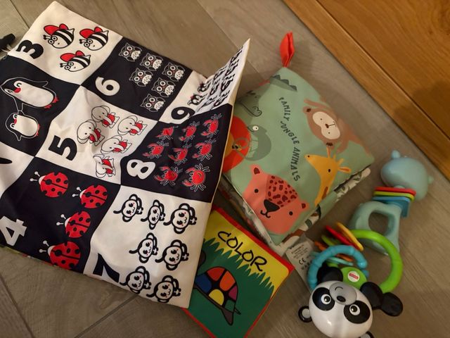 Lote Juguetes Bebé: Libro, Peluche, Sonajero