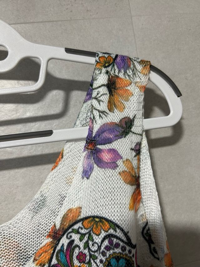 Camiseta tirantes calaveras y flores