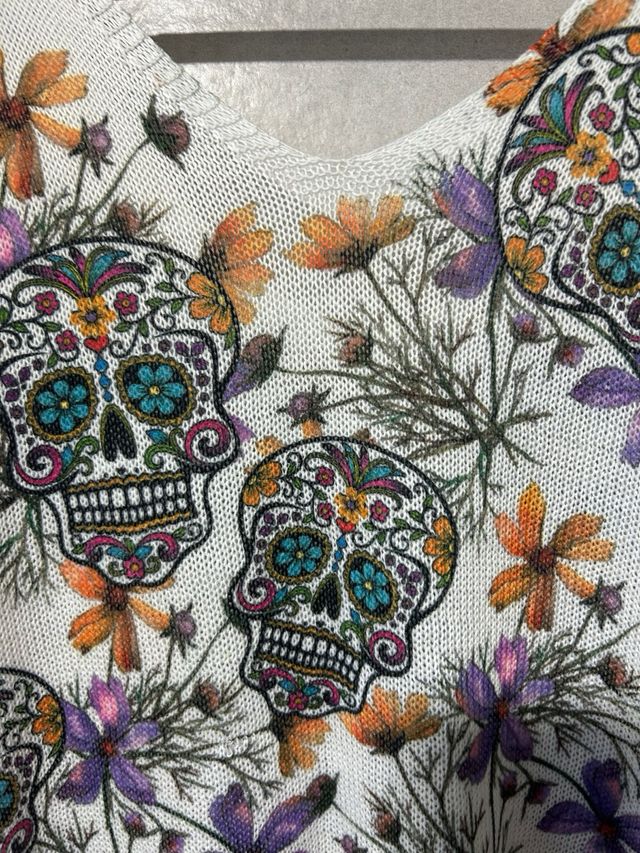 Camiseta tirantes calaveras y flores