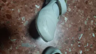 Zapatos de piel para niña