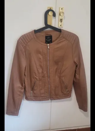 Chaqueta efecto cuero marrón
