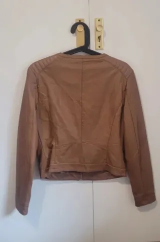 Chaqueta efecto cuero marrón