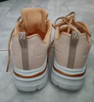 Scarpe Arena rosa oro usate una volta