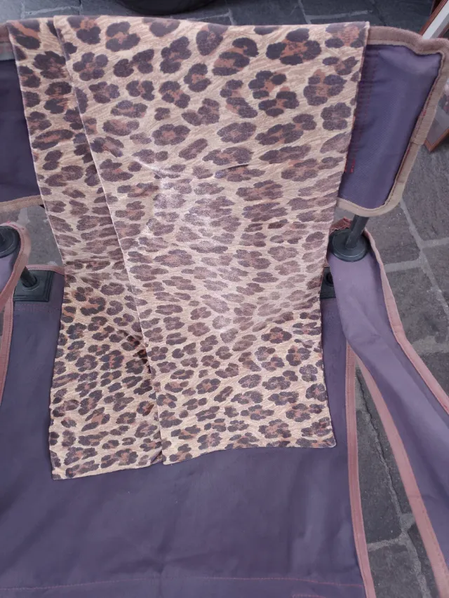 Sciarpa con stampa animalier leopardata