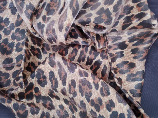 Sciarpa con stampa animalier leopardata