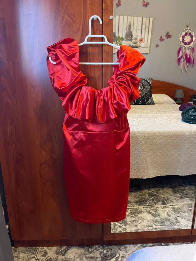 Vestido rojo satinado