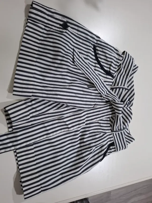 Pantalón corto rayas negro y crudo