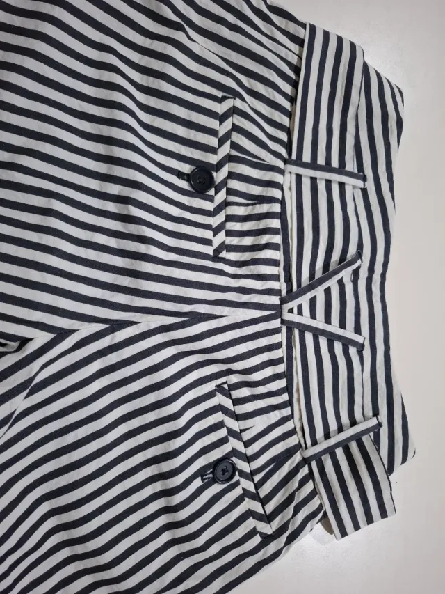 Pantalón corto rayas negro y crudo