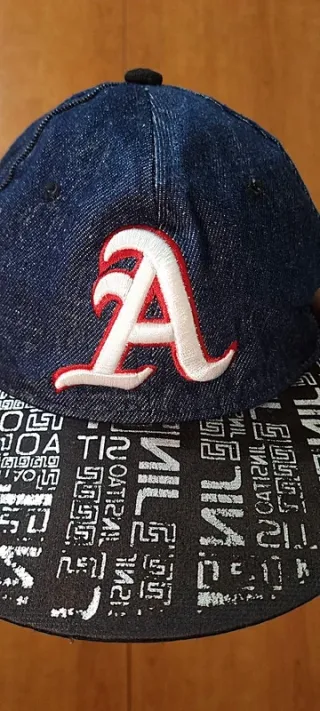 Gorra ASOS original broche Strapback.