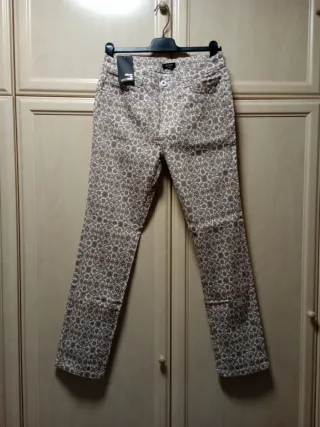 Pantalón mujer estampado tipo vaquero