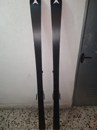 Esquís Atomic Rojos