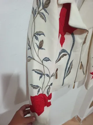 Chaqueta Moschino Flores Bordadas