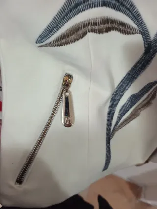 Chaqueta Moschino Flores Bordadas