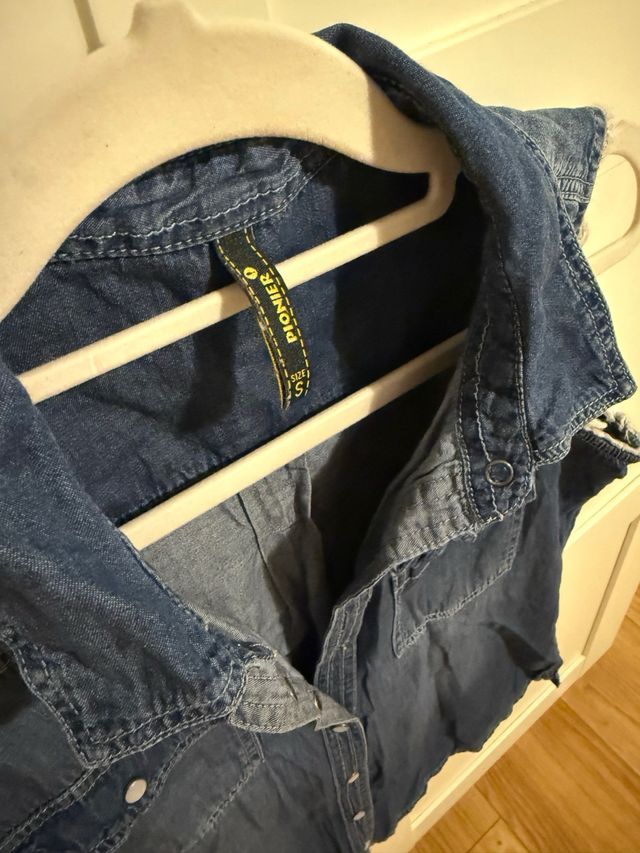 Camisa vaquera sin mangas