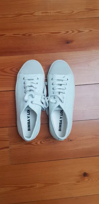 Bimba y Lola Zapatillas Piel Blancas