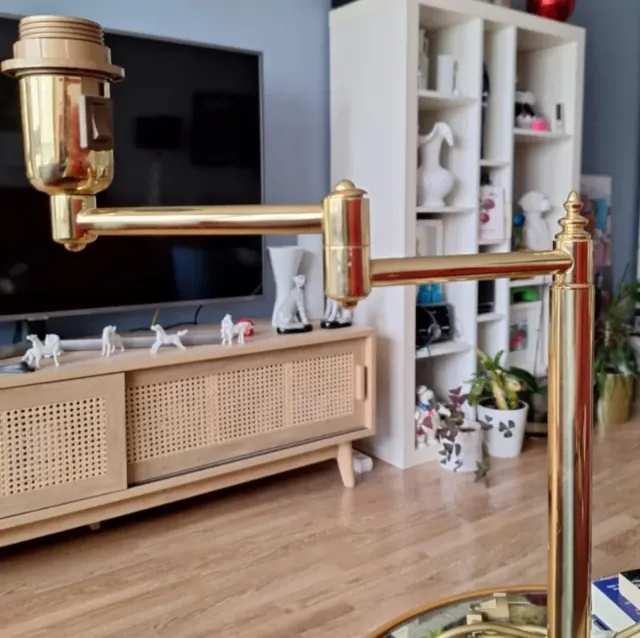 Pie de lámpara articulado vintage de latón dorado