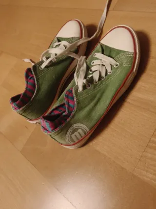 Zapatillas verdes con cordones