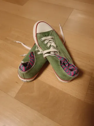 Zapatillas verdes con cordones