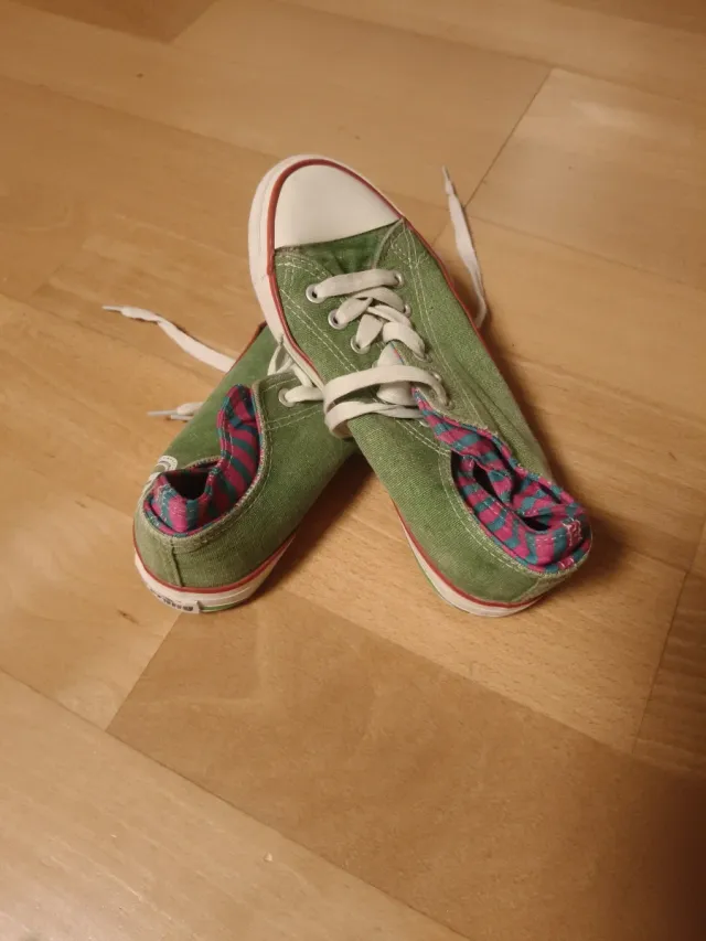 Zapatillas verdes con cordones