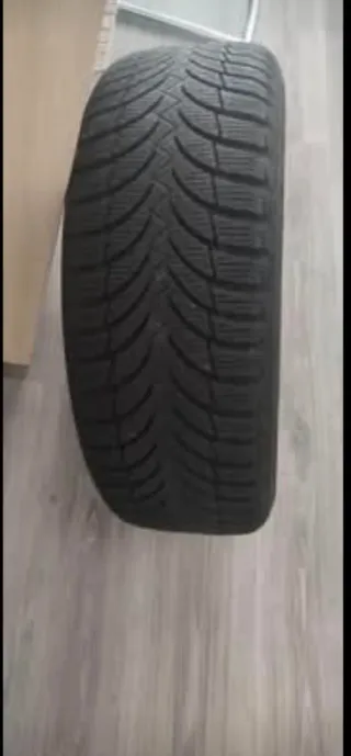 Llantas Rial negras con neumáticos nuevos