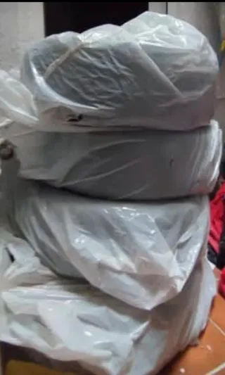 Llantas Rial negras con neumáticos nuevos