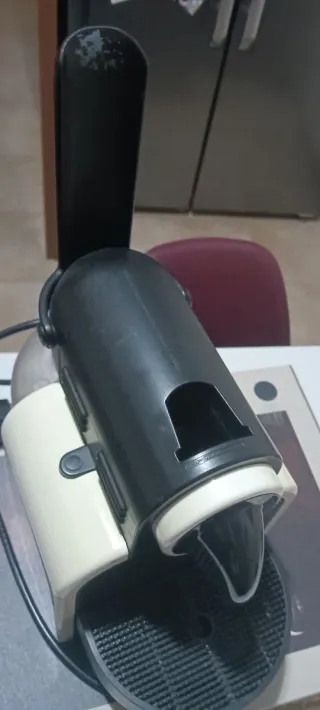 Macchina caffè DeLonghi Nespresso Essenza ricambi