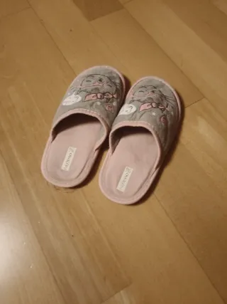 Zapatillas de casa grises y rosas