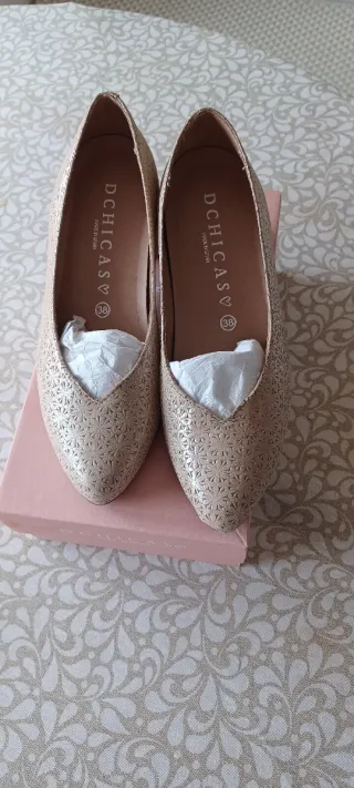 Zapatos D'Chicas dorados talla 38