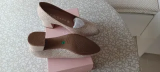 Zapatos D'Chicas dorados talla 38