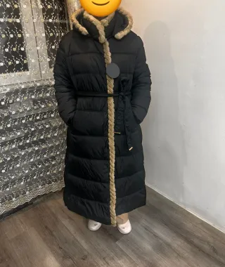 Abrigo largo plumífero con pelo