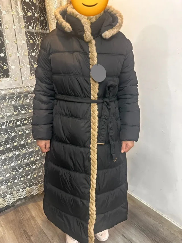 Abrigo largo plumífero con pelo