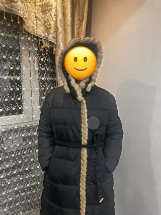 Abrigo largo plumífero con pelo