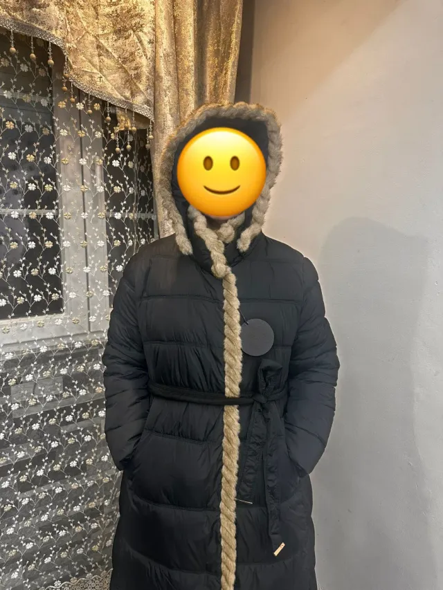 Abrigo largo plumífero con pelo