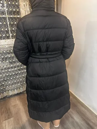 Abrigo largo plumífero con pelo