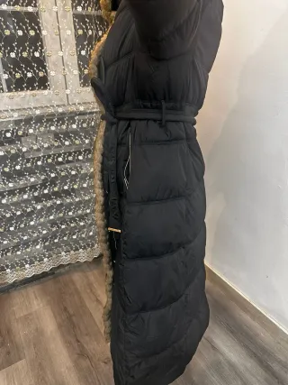 Abrigo largo plumífero con pelo