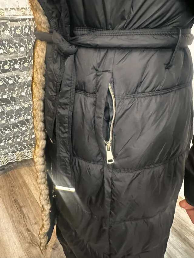 Abrigo largo plumífero con pelo