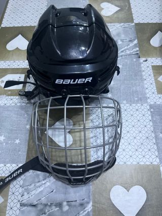 Casco de hockey Bauer con rejilla