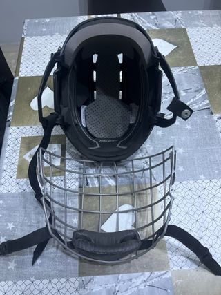Casco de hockey Bauer con rejilla