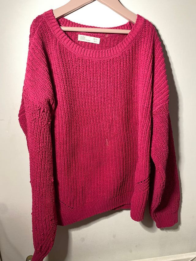 Jersey rosa fucsia con agujeros