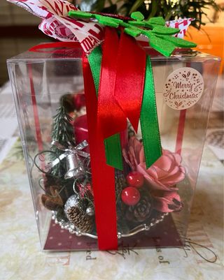 Centrotavola natalizio con candela rossa