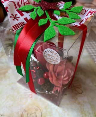 Centrotavola natalizio con candela rossa