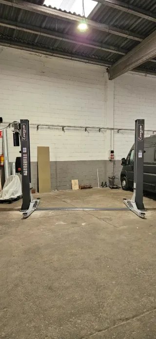 Elevador de 2 columnas 5000 Kg especial Furgonetas